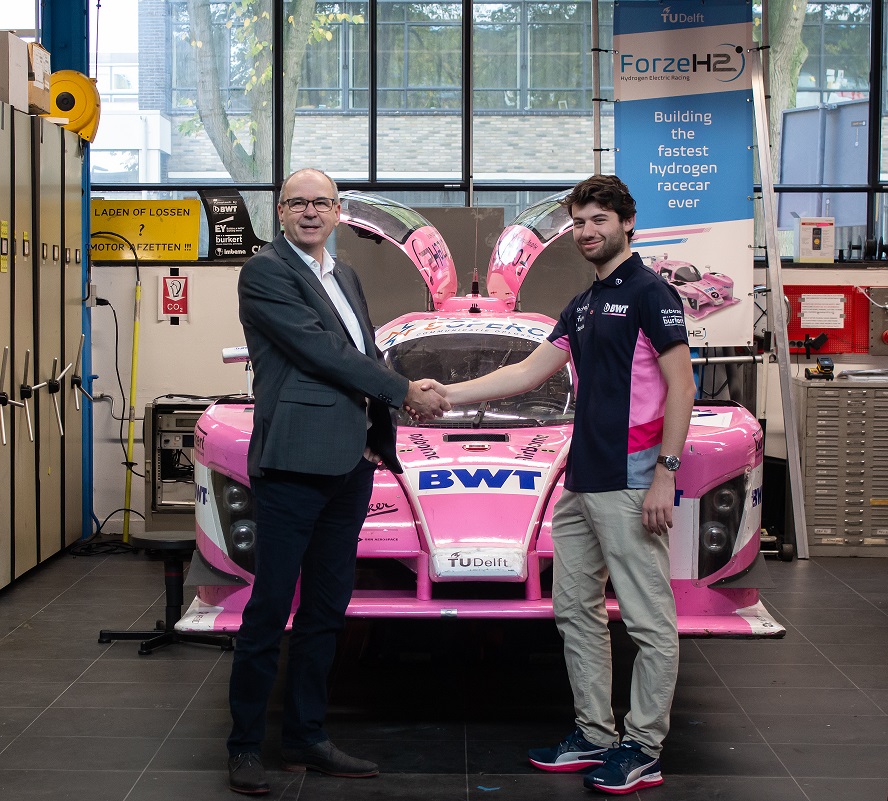 forze_shaking_hands2