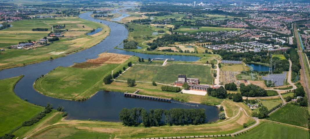 Aanbrengen-van-het-slijkgrasveld-5cb5b6b5-58bc-48aa-98b2-30d3c35ff8bd